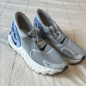 Nike Fly Ease Gray and White Running Shoes with Blue Accents